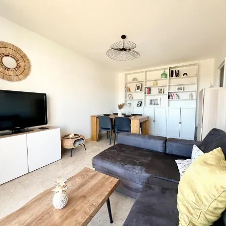 2p Sea View, Very Apartment