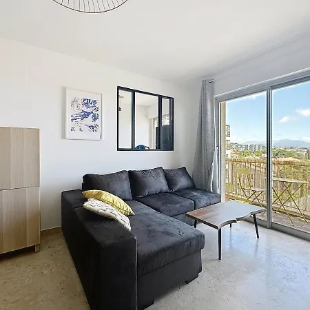 2p Sea View, Very *
